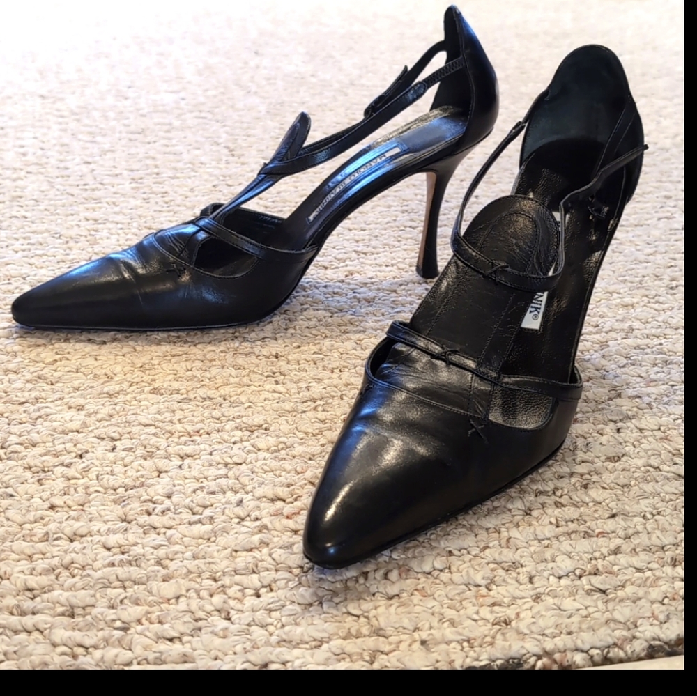MANOLO BLAHNIK Vintage heels black leather pointed toe pumps 9.5